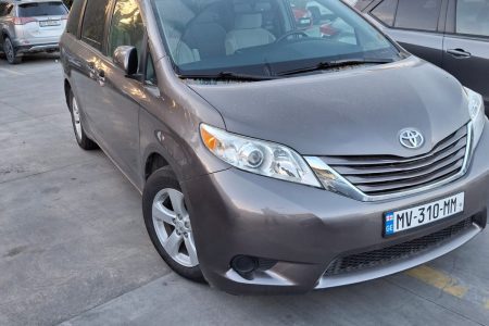 2015 Toyota Sienna   (Petrol )