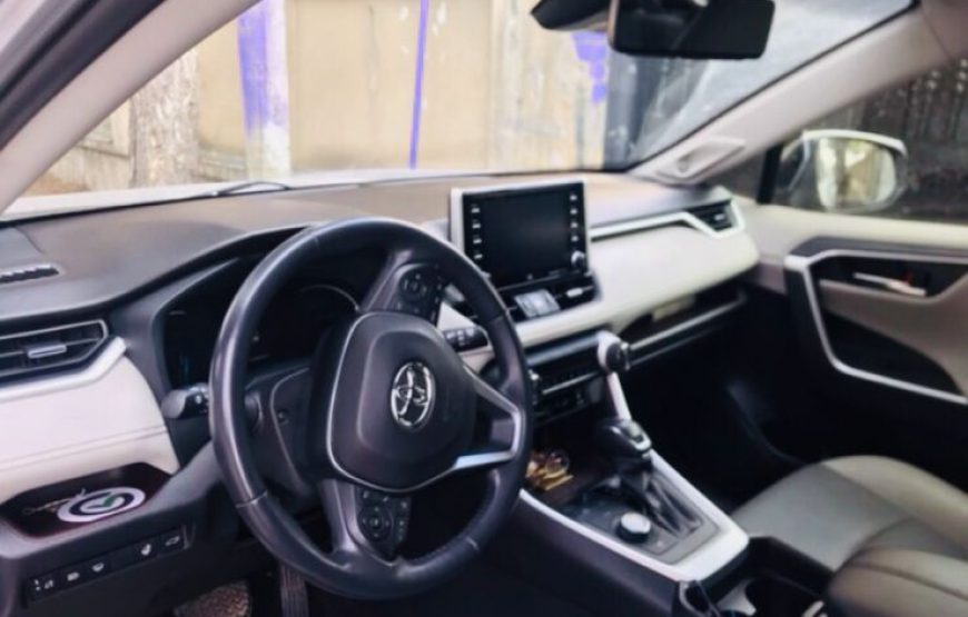 2020 Toyota RAV4 / ZAZA