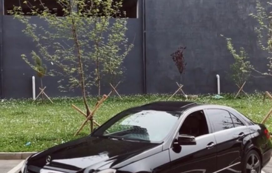 2011 Mercedes-Benz E-Class / ZAZA