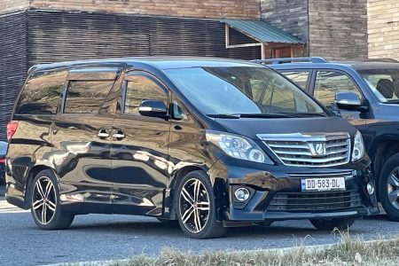 2013 Toyota Alphard   / LEVAN