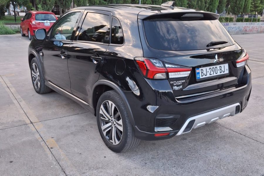 2020  Mitsybishi Outlander sport